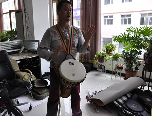 金川乐器箱包客户示范非洲鼓背带